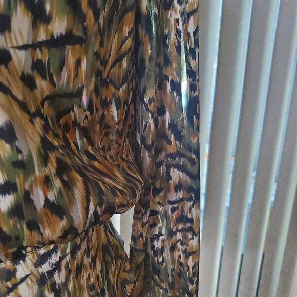 Nicola Camouflage Animal print silky blouse - Picture 2 of 8